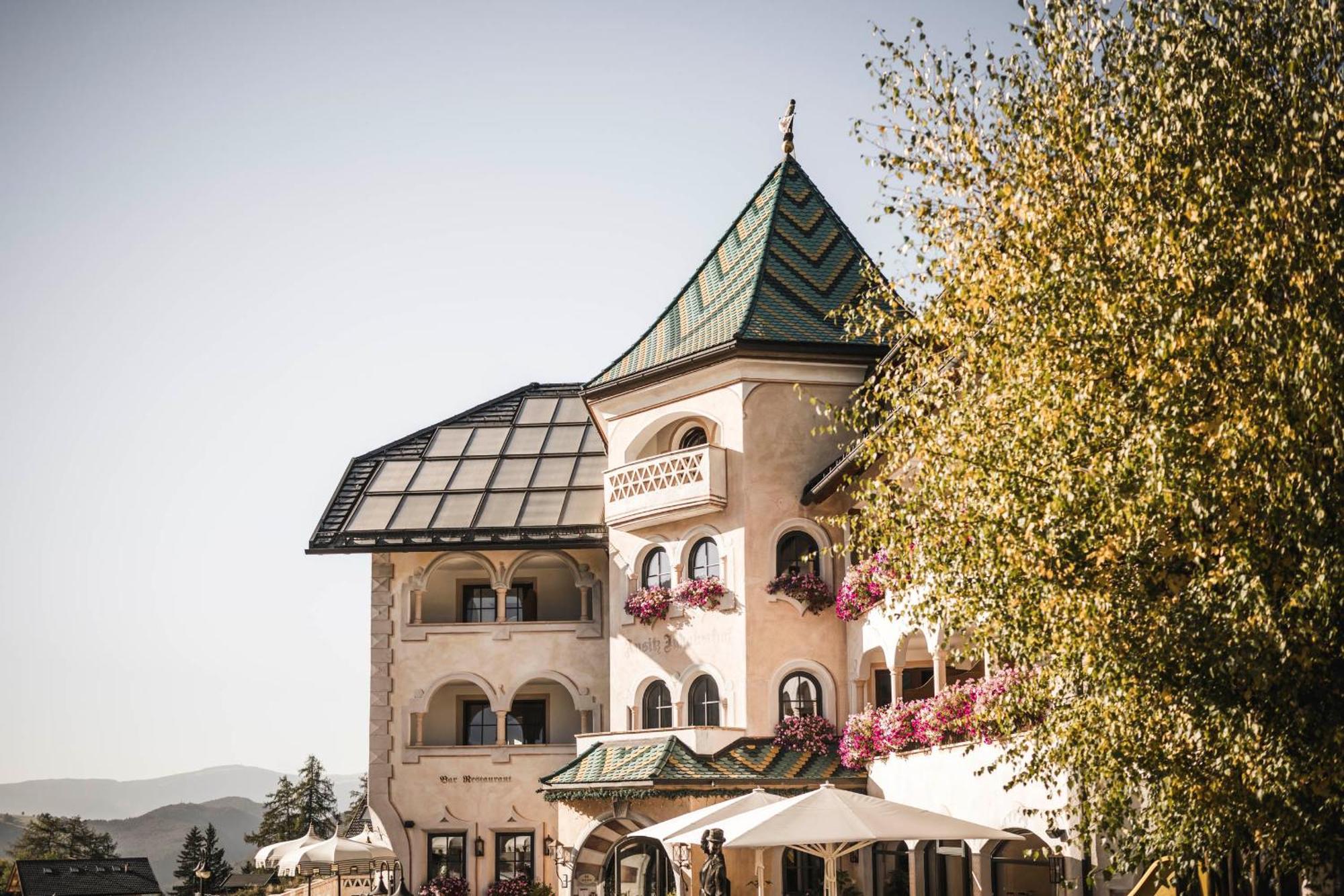 Hotel Ansitz Jakoberhof Urtijëi Buitenkant foto