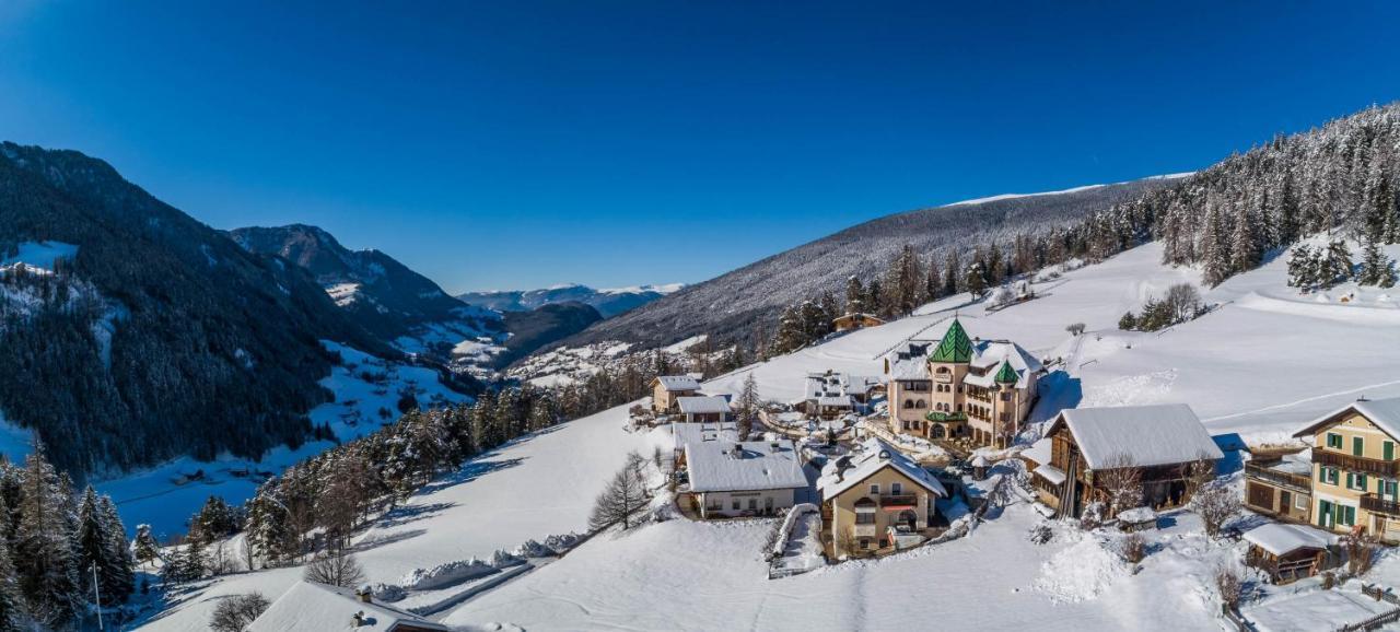 Hotel Ansitz Jakoberhof Urtijëi Buitenkant foto